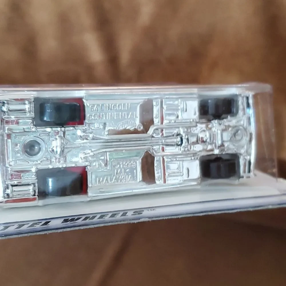 Hot Wheels 1964 Lincoln Continental 24366 NIP